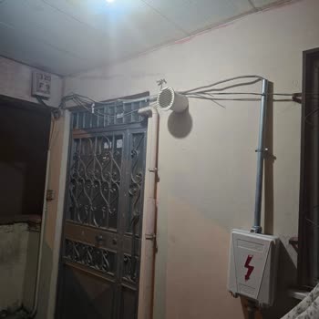 Apartman Elektrik Kabloları Güvenlik Riski Oluşturuyor: Acil Müdahale Talebi