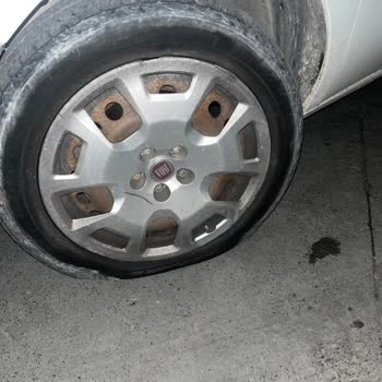 Shell İstasyonunda Hava Cihazı Arızası Lastik Zararına Yol Açtı