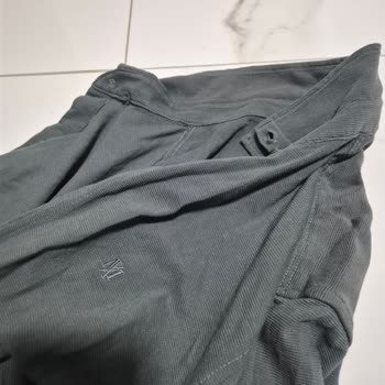 Kısa Sürede Renk Atan Gömlek İçin Olumsuz İnceleme Sonucu Hayal Kırıklığı Yarattı