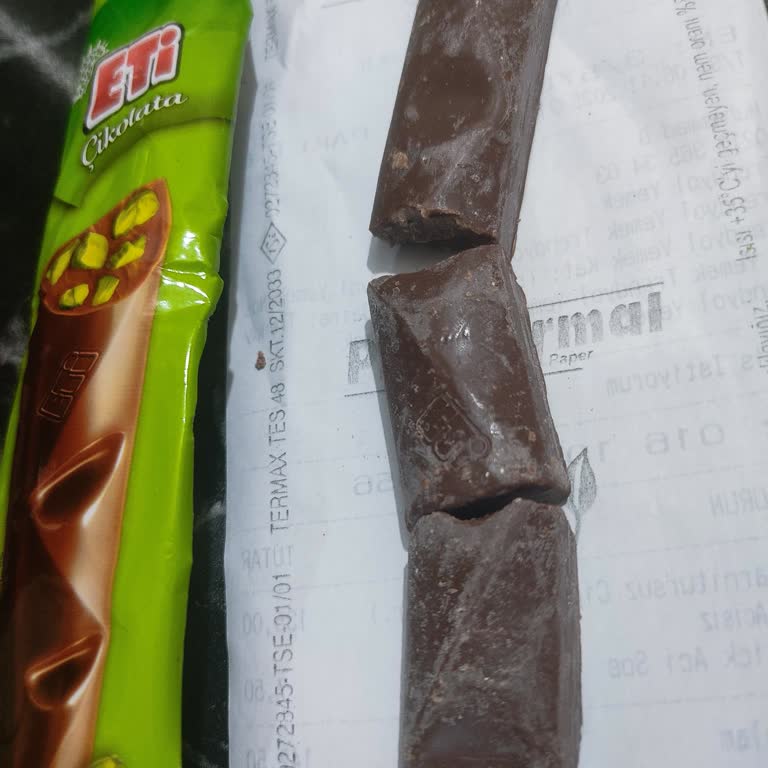 Taze Olmayan Ve Bozulmuş Çubuk Çikolatalar