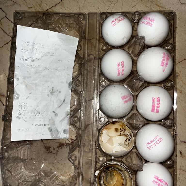 Son Kullanma Tarihi Geçmiş Ürün Ve İlgisiz Mağaza Personeli