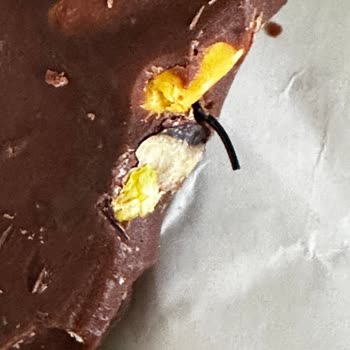 Çikolatanın İçinden Yabancı Cisim Çıktı, Ülker’den Yanıt Bekliyorum