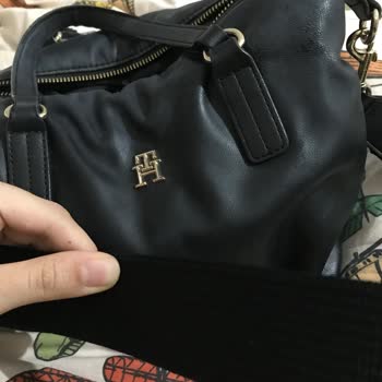 Tommy Hilfiger Çantamda Kısa Sürede Renk Solması Ve Soyulma Sorunu Yaşadım