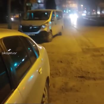 Elazığ Belediyesi Ana Cadde Üzerinde Büyük Bir Çukur