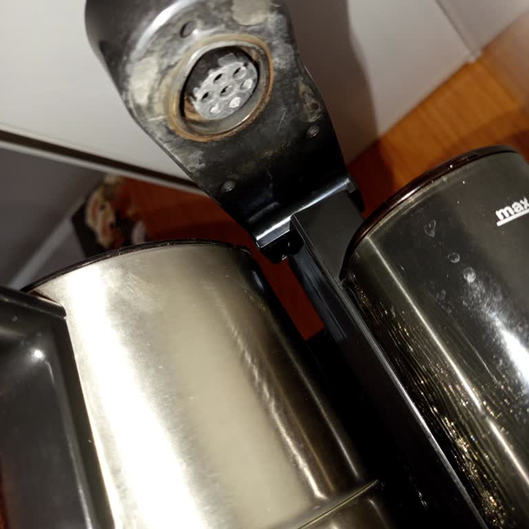 Homend Çay Ve Kahve Makinesinde Su Haznesi Çatlağı Ve Demleme Sorunu