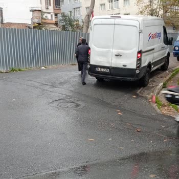 Sürat Kargo Aracı Park Halindeki Aracıma Çarptı, Mağduriyetimin Giderilmesini Talep Ediyorum