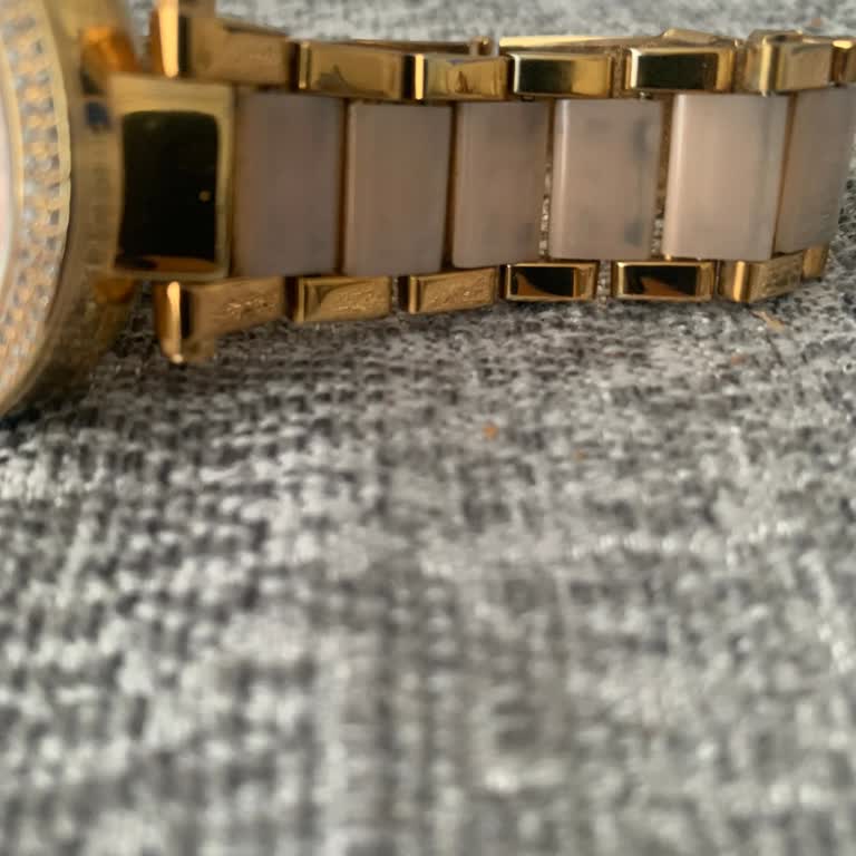 Michael Kors Satın Aldığım Saatin Kordonunda Kısa Sürede Kararma Sorunu Yaşadım