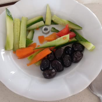 KYK Yurdu Yemeklerinde Sürekli Hijyen Sorunları Ve Yabancı Maddeler