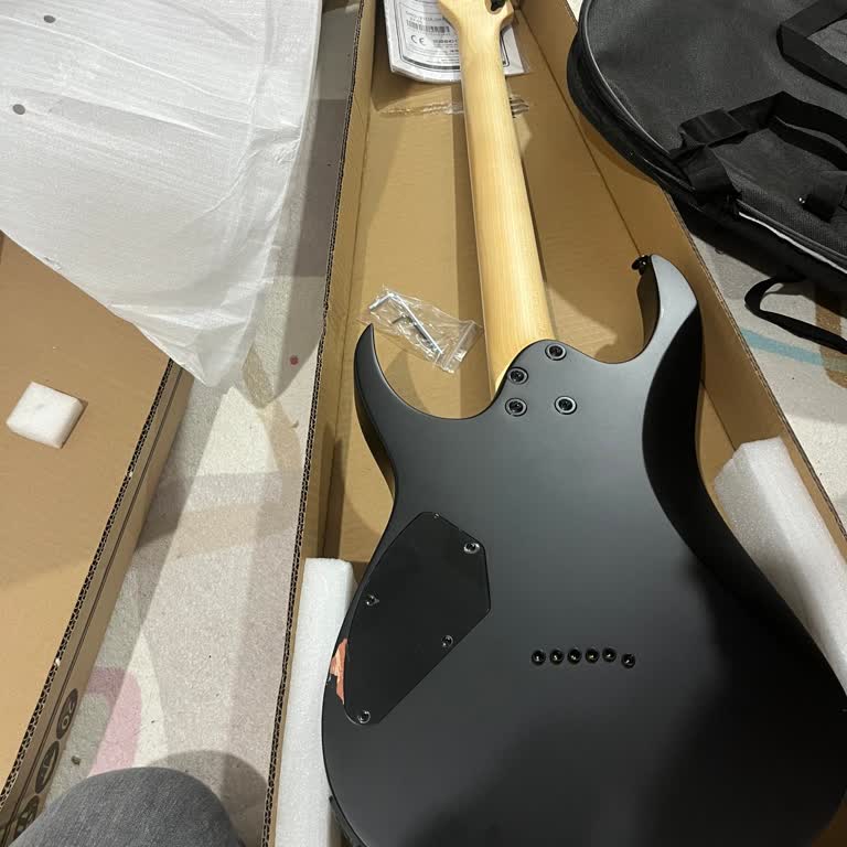 Zuhal Müzik Hasarlı Gelen Gitar İçin Değişim Talebim Reddedildi, Mağdur Edildim