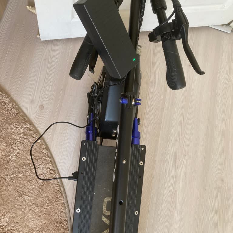 Garanti Kapsamındaki Elektrikli Scooter'ın Şarj Sorunu Ve İlgisiz Servis