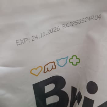 Köpek Mamasında Böcek Ve Kurtçuk Çıktı, Firma Dönüş Yapmıyor