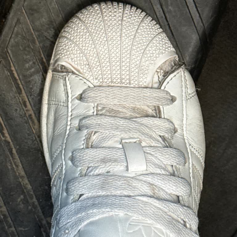 7 Ayda Açılan Adidas Ayakkabıya İade Talebime Mağazadan Yanıt Alamıyorum