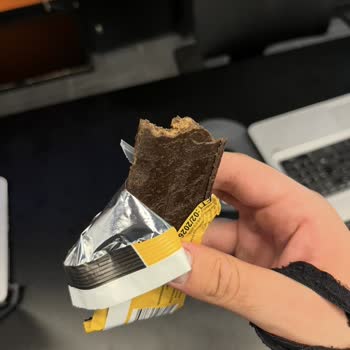 Satın Alınan Protein Barın İçinden Plastik Parça Çıkması Ve Ürün Değişiminin Yapılmaması