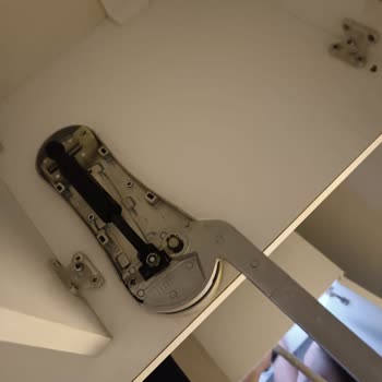 Gaz Pistonlu Mutfak Dolabında Parça Ve Destek Sorunu