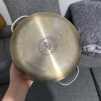 Yeni Alınan Çelik Tencerede Kalıcı Sararma Ve Kabarcık Sorunu Yaşadım