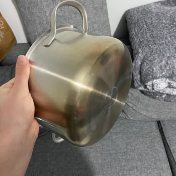 Kısa Sürede Sararan Ve Kabaran Tencere Seti İçin Çözüm Bulunmuyor