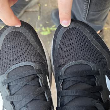 Kısa Sürede Yırtılan Adidas Koşu Ayakkabısı İçin İade Talebi