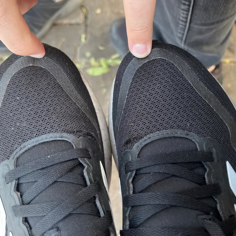 Kısa Sürede Yırtılan Adidas Koşu Ayakkabısı İçin İade Talebi