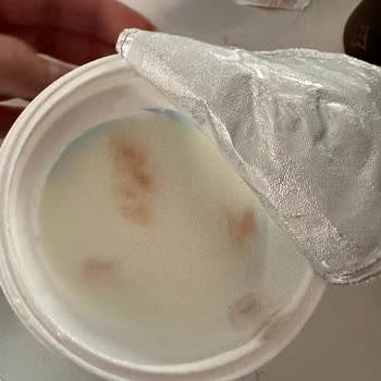 Aldığım Sütaş Ayranın İçinden Küf Ve Yabancı Cisim Çıktı