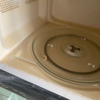 Garanti Kapsamındaki Mikrodalga Fırında Sararma Ve Koku Sorunu, Ücretli İç Değişim Talebi