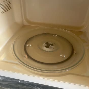 Garanti Kapsamındaki Mikrodalga Fırında Sararma Ve Koku Sorunu, Ücretli İç Değişim Talebi