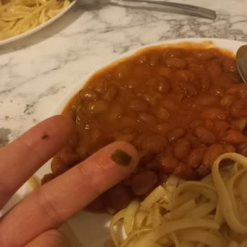 Yurdum Barbunya Pilakide Sinek, İp Ve Taş Çıktı Hijyen Skandalı Yaşadım