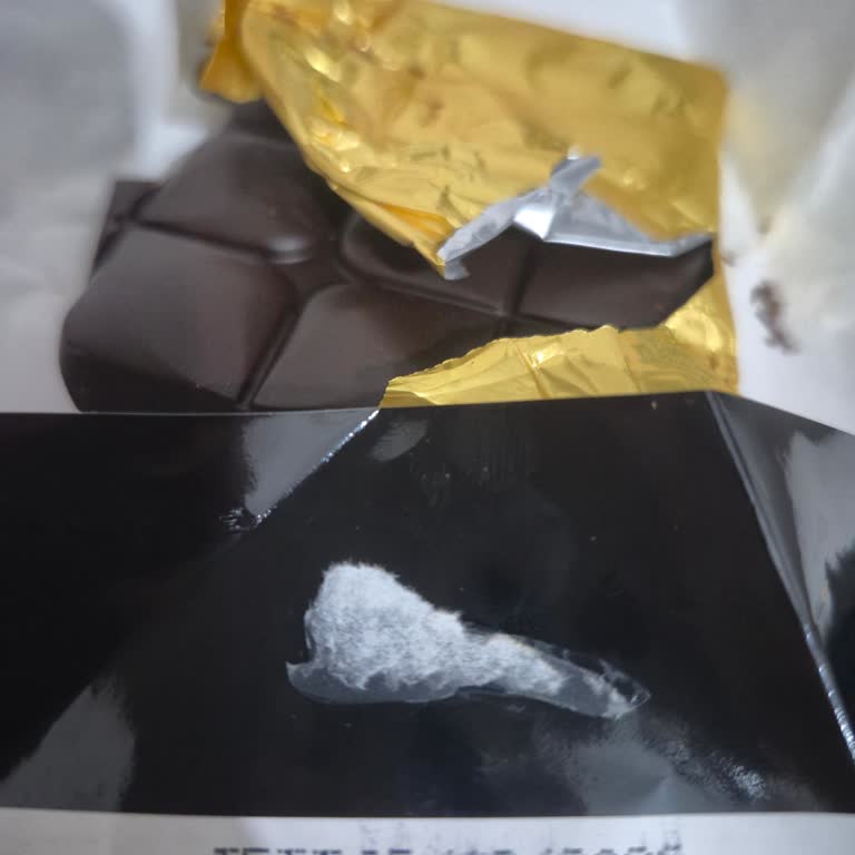 Eti Karam Bitter %70 Çikolatada Küf Tadına Rastladım, Mağduriyetimin Giderilmesini İstiyorum