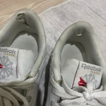 Reebok Ayakkabıda 3 Ayda Yırtılma, Garanti Kapsamında Çözüm Sunulmadı