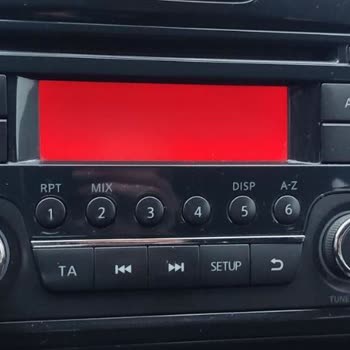 Nissan Qashqai Ses Sistemi Ekranında Kronik Kırmızı Ekran Sorunu