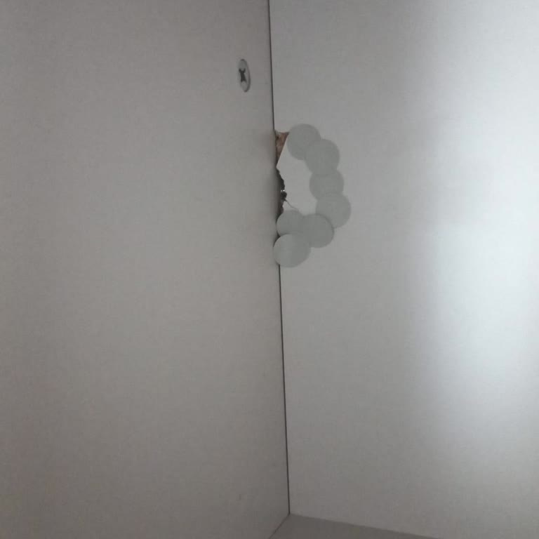 Teslim Edilen TV Ünitesi Kırık Çıktı, Mağaza Çözüm Sunmadı