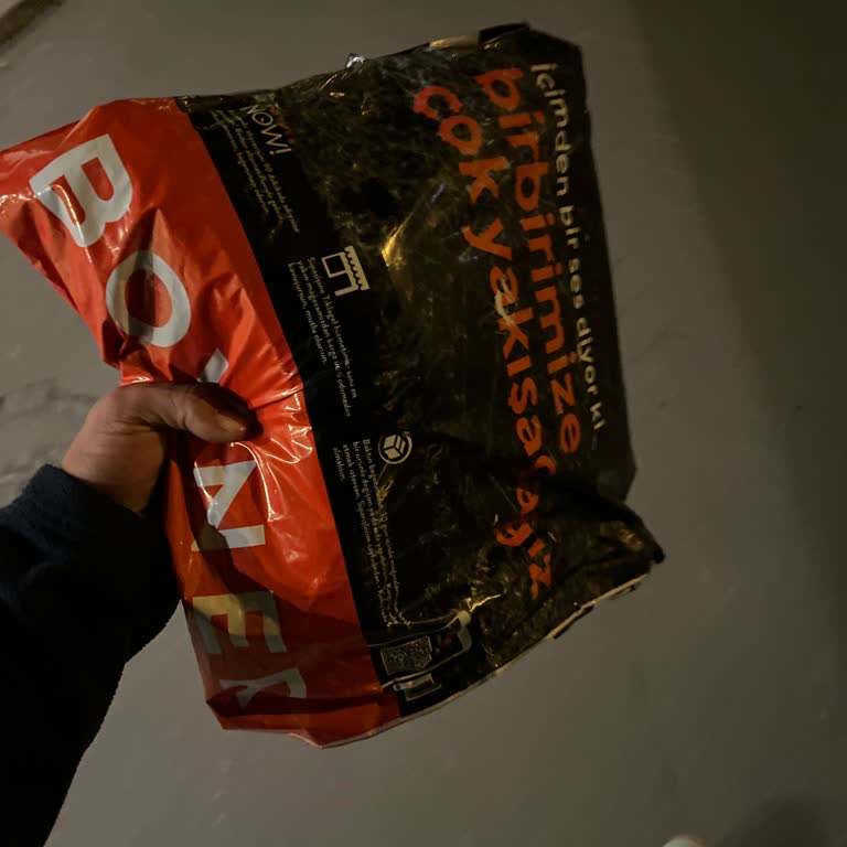 Yüksek Tutarla Alışverişte Poşet Ücretlendirmesi Ve İlgisiz Çalışan Deneyimi