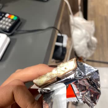 Kinder Country Çikolatasında Şüpheli Renk Değişimi Ve Mağduriyet