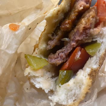 Köfteci Yusuf Pişmemiş Ürün ve İlgisiz Personel Nedeniyle Sağlık Riski