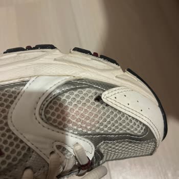 Kısa Sürede Yırtılan Ayakkabı İçin Garanti Ve Değişim Talebi