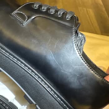 Prada Mağazasından Çizikli Ve Kullanılmış Ayakkabı Teslim Aldım