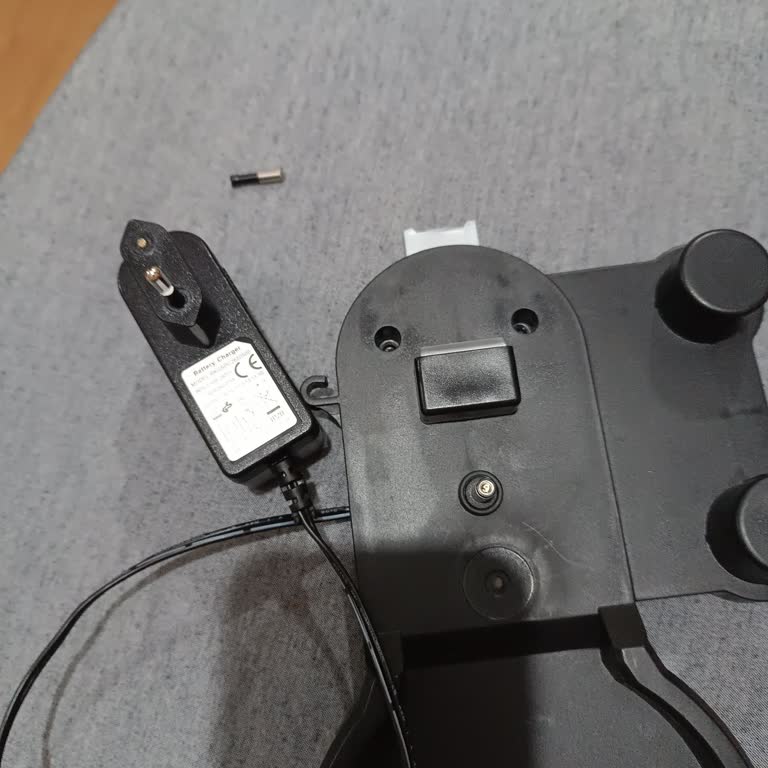 Sürekli Kırılan Adaptör Ve İlgisiz Müşteri Hizmetleri