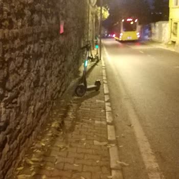 Martı Kaldırımlar Güvenli Değil, Mağdur Oluyoruz