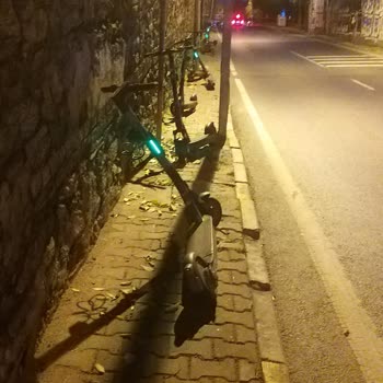 Martı Kaldırımlar Güvenli Değil, Mağdur Oluyoruz