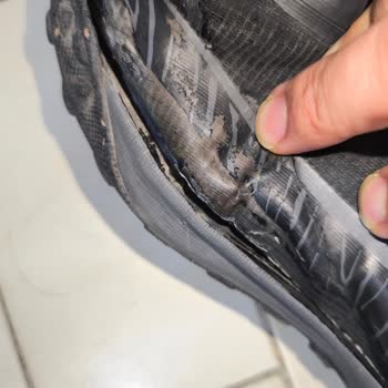 Satın Aldığım Ayakkabının Tabanı Kısa Sürede Açıldı, Mağazadan Çözüm Alamadım