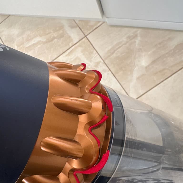 Yeni Alınan Dyson Süpürgede Kendiliğinden Çıkan Parça Ve Çözüm Sunulmaması