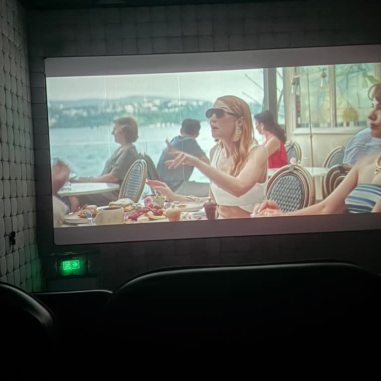 Sinema Salonunda Kötü Görüntü Kalitesi Ve İlgisiz Personel Mağduriyeti