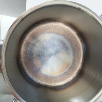 İlk Kullanımda Kararan Ve Lekelenen Korkmaz Tencere Seti Hayal Kırıklığı Yarattı