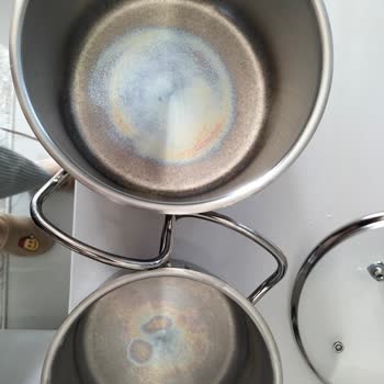 İlk Kullanımda Kararan Ve Lekelenen Korkmaz Tencere Seti Hayal Kırıklığı Yarattı