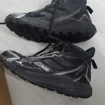 Az Kullanılan Adidas Ayakkabıda Kısa Sürede Solma Ve Çürüme Sorunu