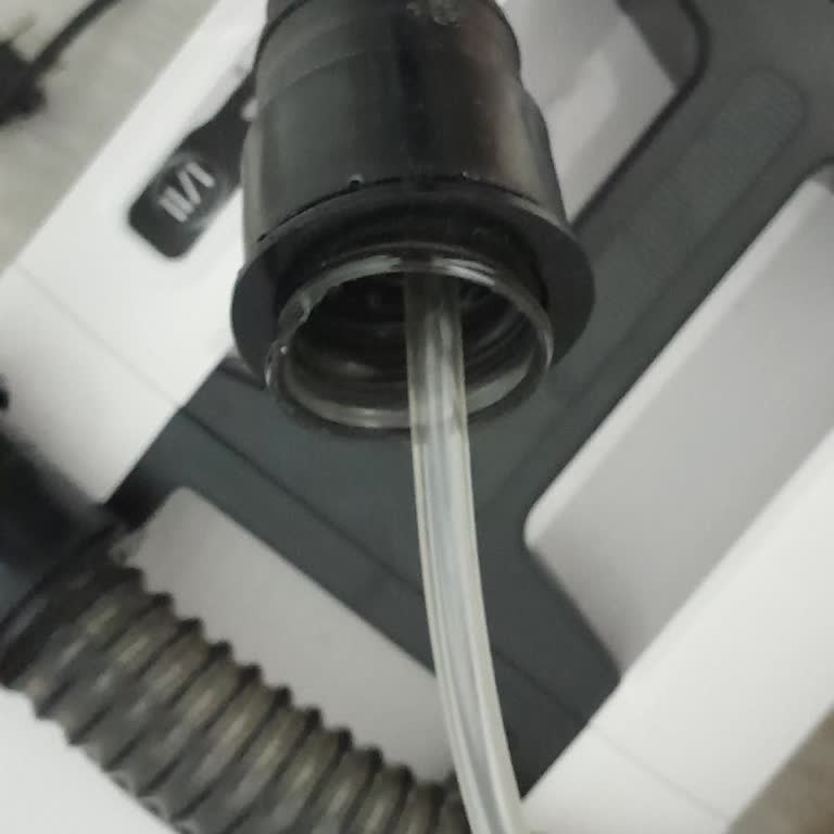 Yeni Alınan Süpürgenin Hortumu İlk Kullanımda Koptu, Servisten Destek Alınamıyor