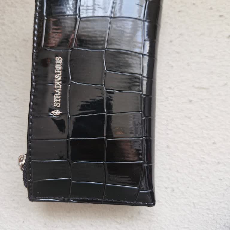 Stradivarius Cüzdanlarda Bitmeyen Alarm Sorunu Mağaza Ziyaretlerini Eziyete Çevirdi