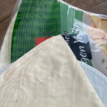 Aldığım Üçgen Yufkada Kıl Çıkması Hijyen Konusunda Endişe Yarattı