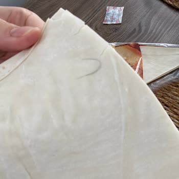 Aldığım Üçgen Yufkada Kıl Çıkması Hijyen Konusunda Endişe Yarattı