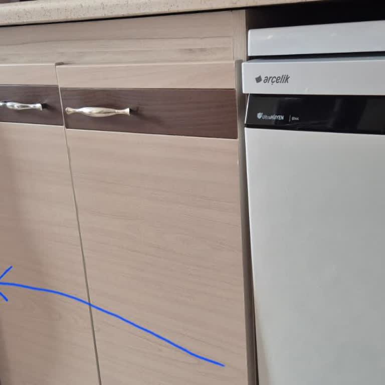 Çamaşır Makinesi Sıkma Sırasında Şiddetle Hareket Ediyor Evde Deprem Etkisi Yaratıyor