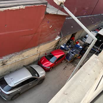 Happy Center Şubesinin Mahallede Sürekli Engel Yaratan Kasaları Ve Çöpleri Hakkında Çözüm Talebi